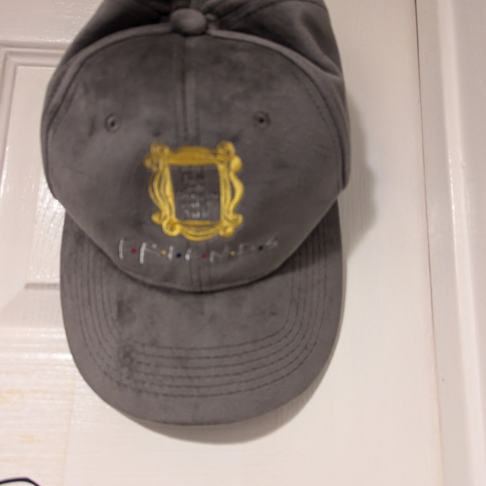 FRIENDS Gray Cap with Gold Frame Design